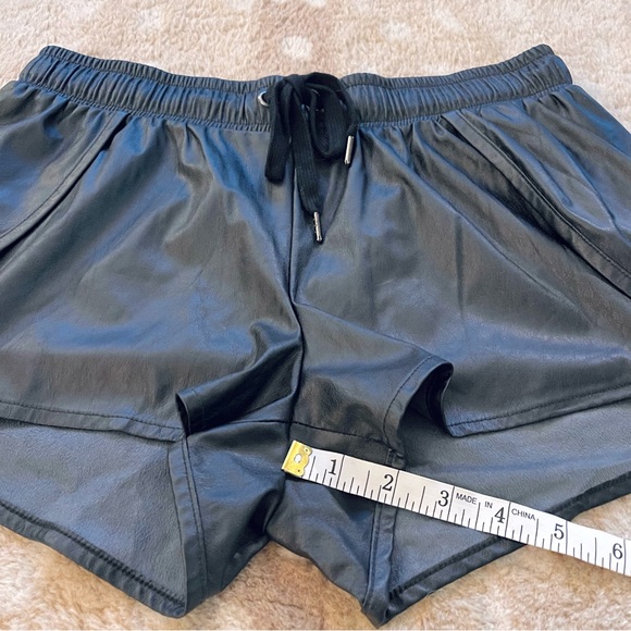 David Lerner Black Faux Leather Elastic Waist Drawstring Shorts Size Small - Picture 6 of 9